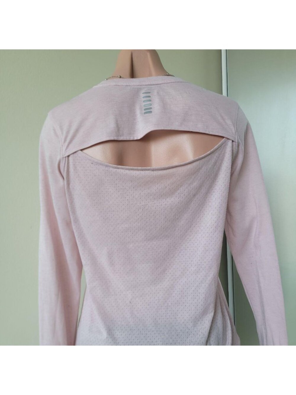 Under Armour Pastel Light Pink Open Back Athletic Long Sleeve (S) - Picture 5 of 8